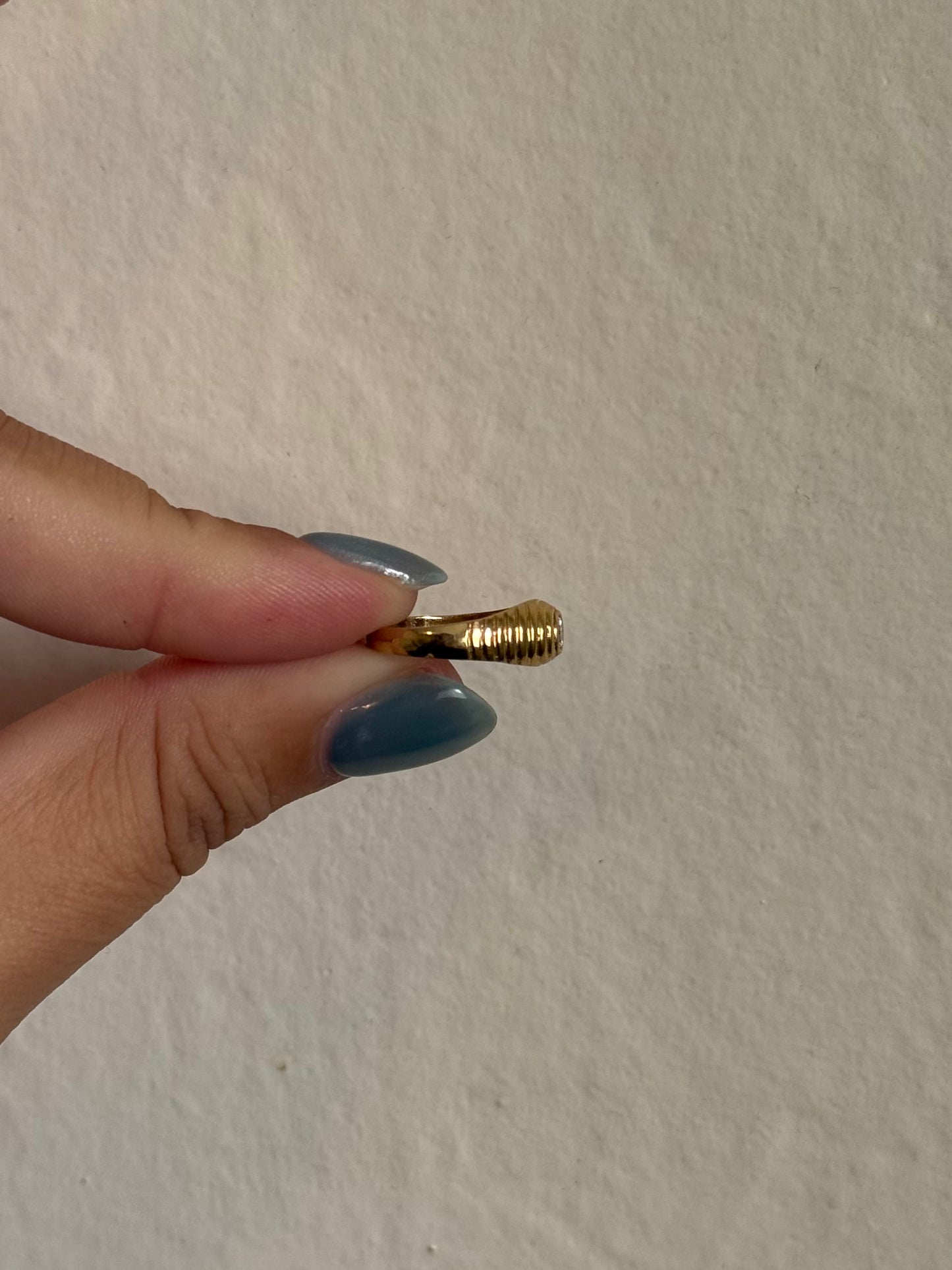 14k Ribbed Diamond Ring